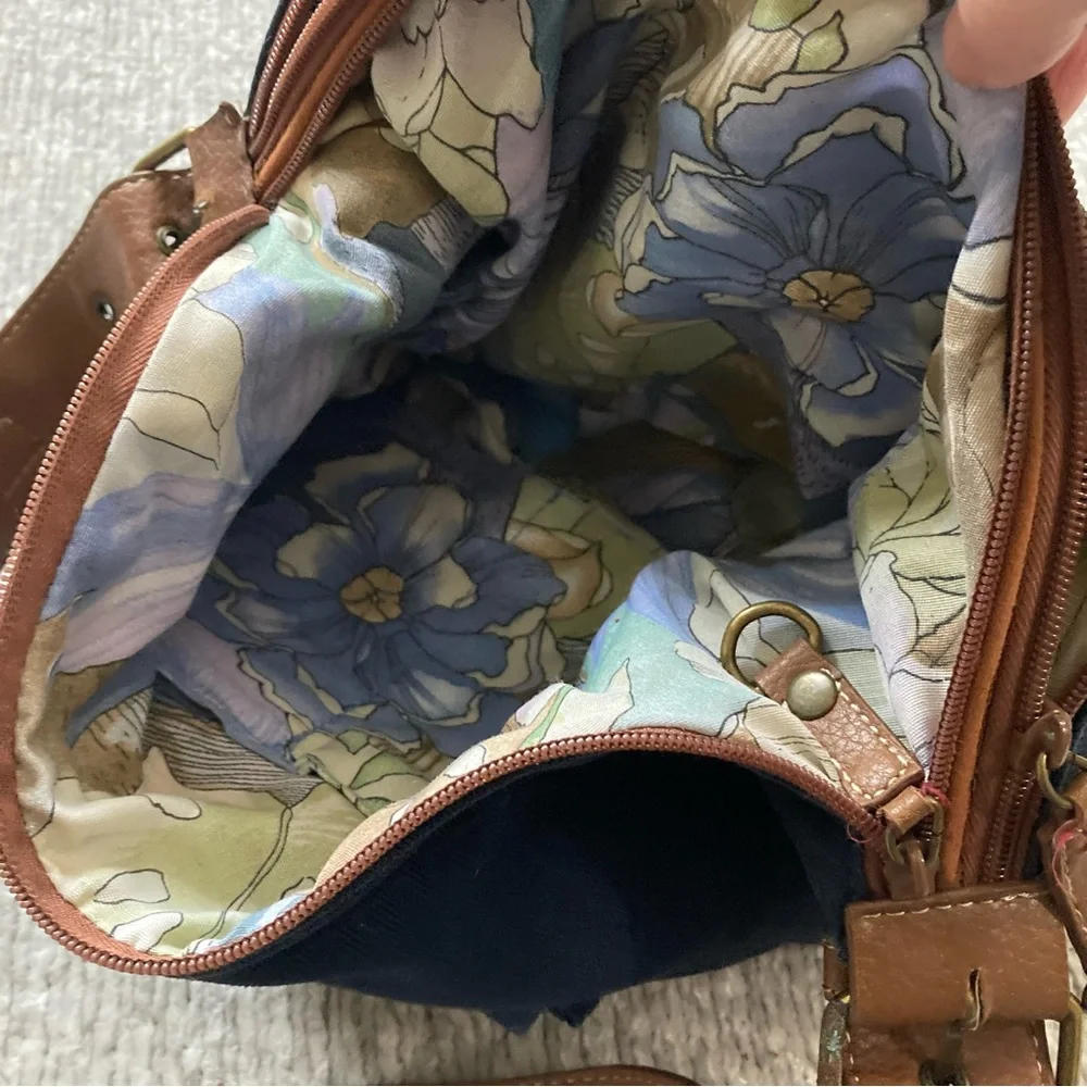 Caribbean Joe‎ navy canvas hobo bag w/ brown faux leather trim & print lining